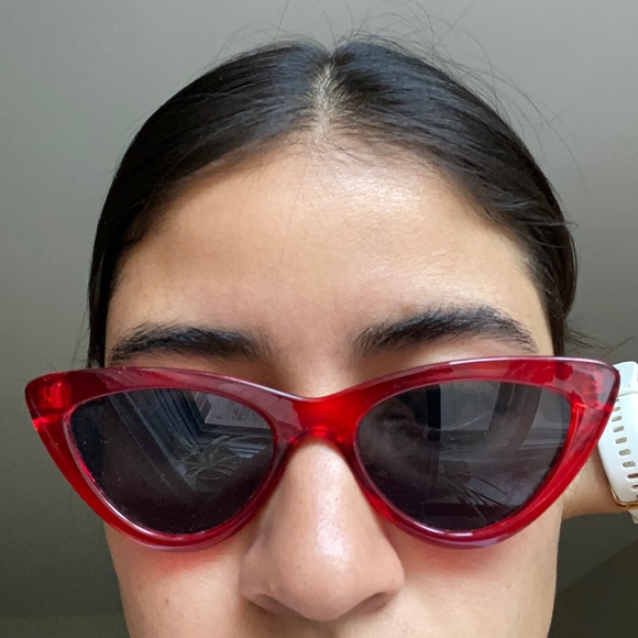 Sunglasses - Picture 3 of 4